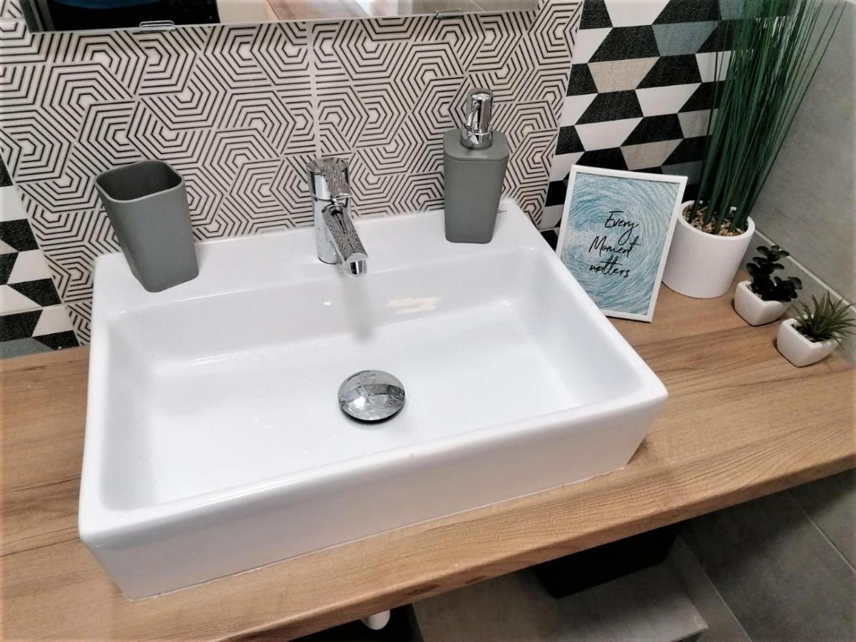Central Home Apartment In The City Center เอ็กเกอร์ ภายนอก รูปภาพ